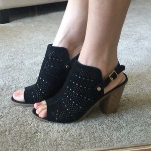 Peep toe, buckle strap, block heels.